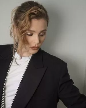 Chloë Grace Moretz / chloegmoretz nude photo #0083