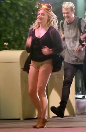 Chloë Grace Moretz / chloegmoretz nude photo #0088