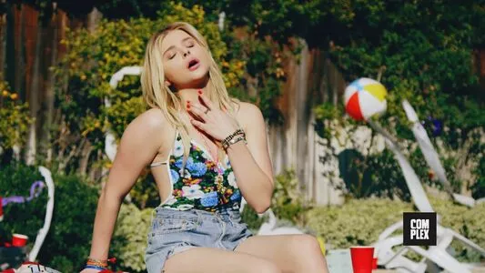 Chloë Grace Moretz / chloegmoretz nude photo #0096