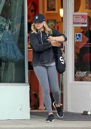 Chloë Grace Moretz / chloegmoretz nude photo #0102
