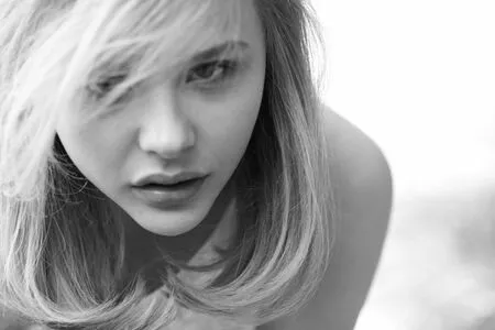 Chloë Grace Moretz / chloegmoretz nude photo #0114