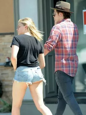 Chloë Grace Moretz / chloegmoretz nude photo #0130