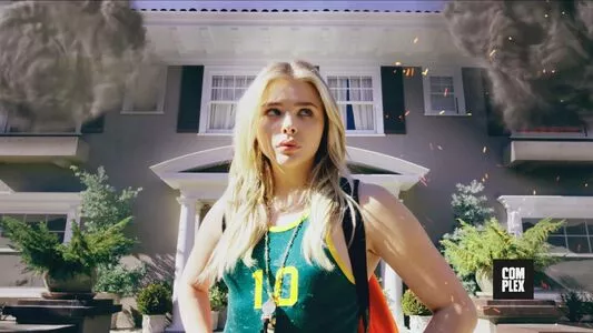 Chloë Grace Moretz / chloegmoretz nude photo #0159