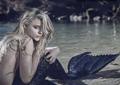 Chloë Grace Moretz / chloegmoretz nude photo #0166