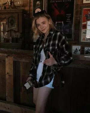 Chloë Grace Moretz / chloegmoretz nude photo #0173