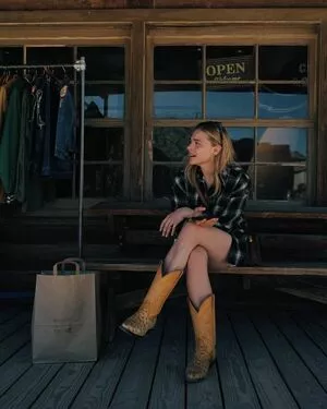 Chloë Grace Moretz / chloegmoretz nude photo #0174