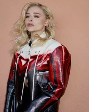Chloë Grace Moretz / chloegmoretz nude photo #0178