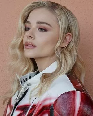 Chloë Grace Moretz / chloegmoretz nude photo #0179