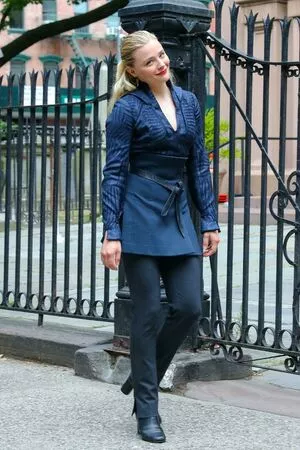 Chloë Grace Moretz / chloegmoretz nude photo #0216