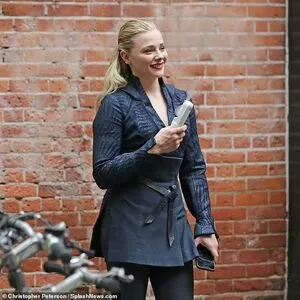 Chloë Grace Moretz / chloegmoretz nude photo #0220