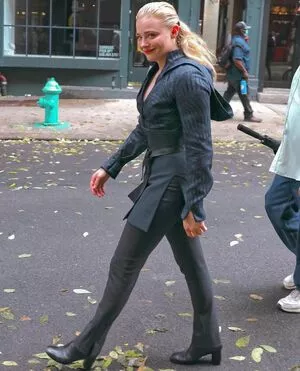 Chloë Grace Moretz / chloegmoretz nude photo #0222