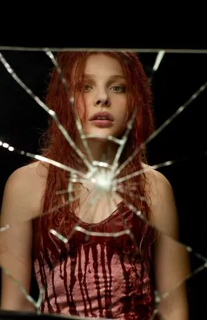 Chloë Grace Moretz / chloegmoretz nude photo #0246