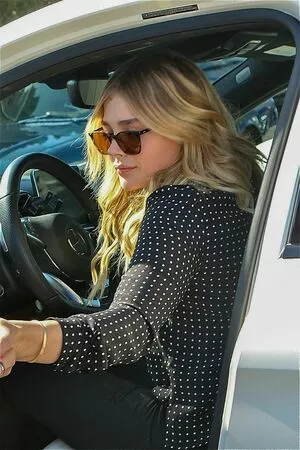 Chloë Grace Moretz / chloegmoretz nude photo #0295