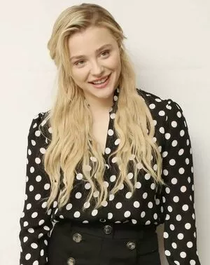 Chloë Grace Moretz / chloegmoretz nude photo #0297