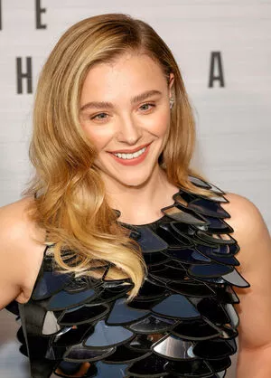 Chloë Grace Moretz / chloegmoretz nude photo #0325