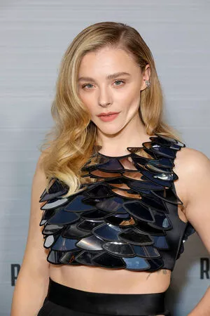 Chloë Grace Moretz / chloegmoretz nude photo #0327