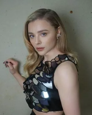 Chloë Grace Moretz / chloegmoretz nude photo #0329
