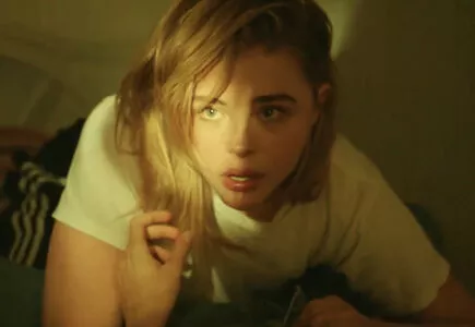 Chloë Grace Moretz / chloegmoretz nude photo #0332