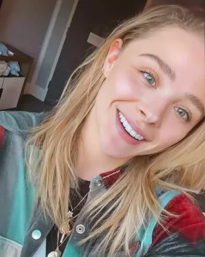 Chloë Grace Moretz / chloegmoretz nude photo #0344