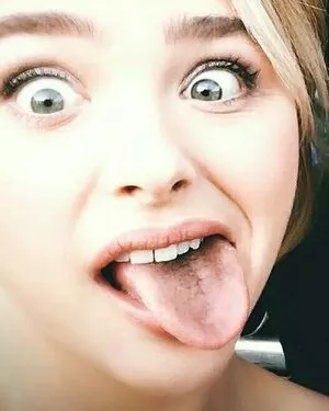 Chloë Grace Moretz / chloegmoretz nude photo #0355