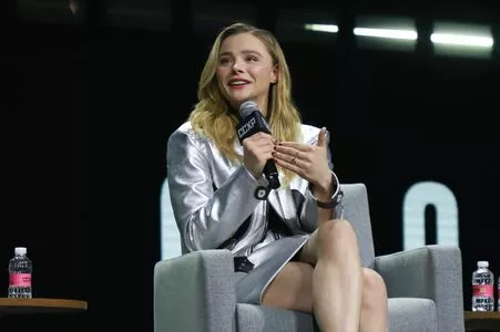 Chloë Grace Moretz / chloegmoretz nude photo #0363