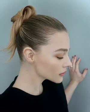 Chloë Grace Moretz / chloegmoretz nude photo #0368