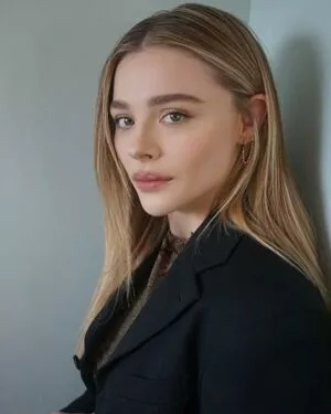 Chloë Grace Moretz / chloegmoretz nude photo #0371