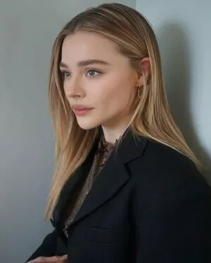 Chloë Grace Moretz / chloegmoretz nude photo #0372
