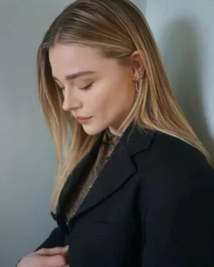 Chloë Grace Moretz / chloegmoretz nude photo #0373