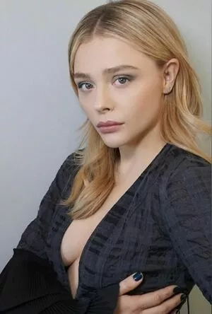 Chloë Grace Moretz / chloegmoretz nude photo #0391