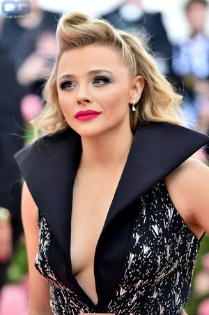 Chloë Grace Moretz / chloegmoretz nude photo #0393