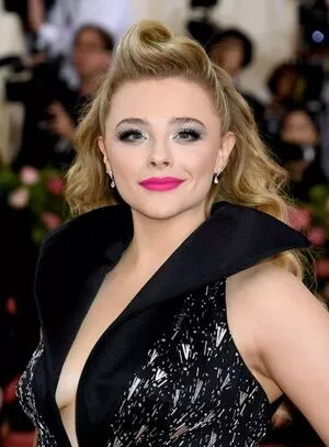 Chloë Grace Moretz / chloegmoretz nude photo #0394