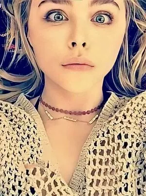 Chloë Grace Moretz / chloegmoretz nude photo #0403