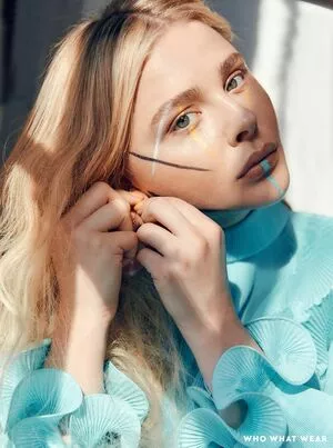 Chloë Grace Moretz / chloegmoretz nude photo #0409