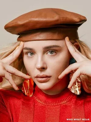 Chloë Grace Moretz / chloegmoretz nude photo #0412