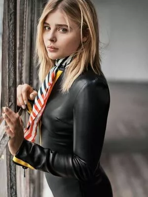 Chloë Grace Moretz / chloegmoretz nude photo #0418