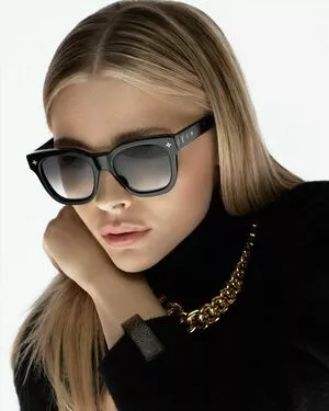 Chloë Grace Moretz / chloegmoretz nude photo #0421