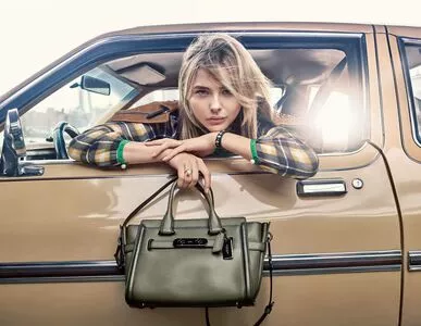 Chloë Grace Moretz / chloegmoretz nude photo #0430