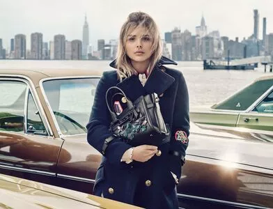 Chloë Grace Moretz / chloegmoretz nude photo #0432