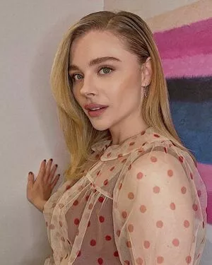 Chloë Grace Moretz / chloegmoretz nude photo #0438