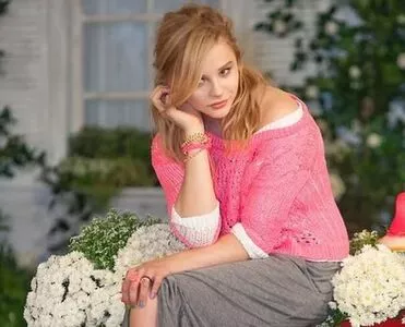 Chloë Grace Moretz / chloegmoretz nude photo #0440