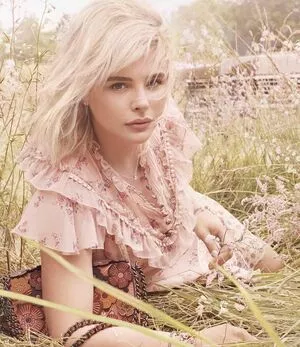 Chloë Grace Moretz / chloegmoretz nude photo #0446