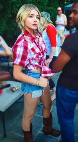 Chloë Grace Moretz / chloegmoretz nude photo #0451