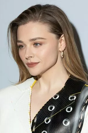 Chloë Grace Moretz / chloegmoretz nude photo #0466
