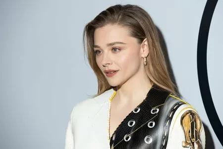 Chloë Grace Moretz / chloegmoretz nude photo #0467