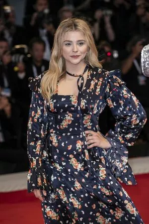 Chloë Grace Moretz / chloegmoretz nude photo #0474
