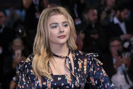 Chloë Grace Moretz / chloegmoretz nude photo #0476