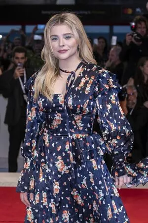 Chloë Grace Moretz / chloegmoretz nude photo #0477