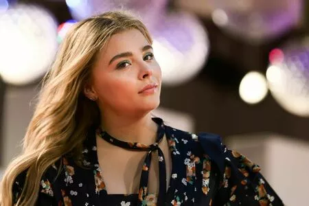 Chloë Grace Moretz / chloegmoretz nude photo #0481