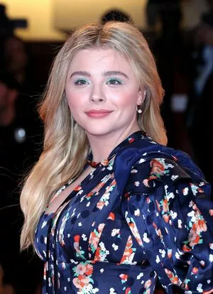 Chloë Grace Moretz / chloegmoretz nude photo #0486